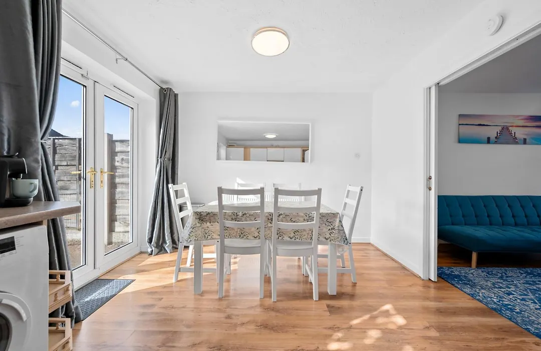 3Bdr Gated Parking Near City Centre-1